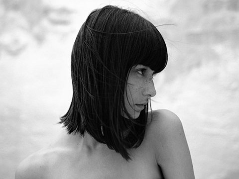 portrait-girl-photo-black-and-white