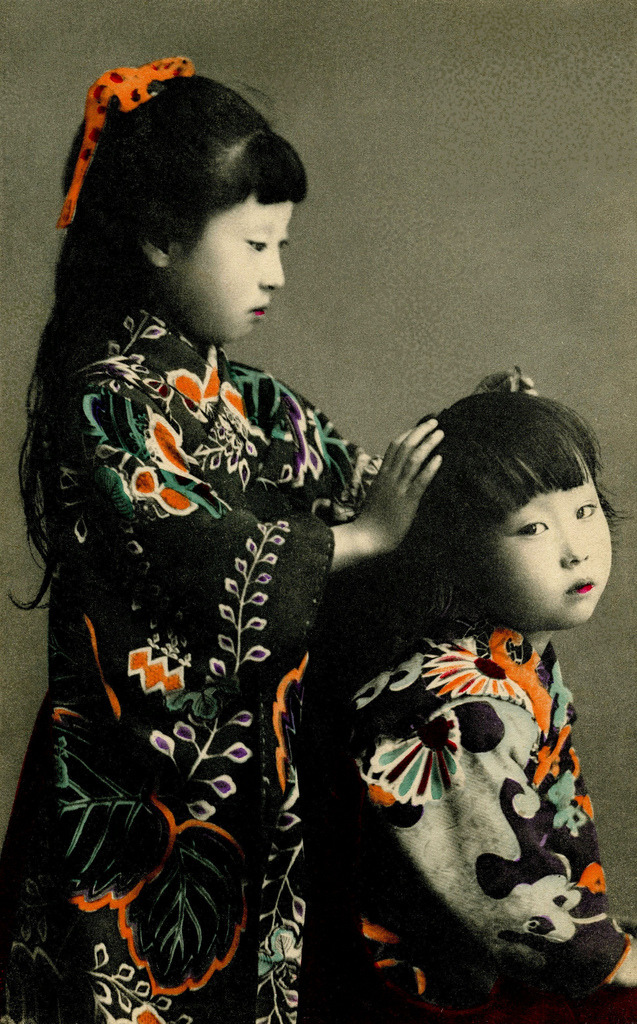 Two japanese Girls retro picture 1905