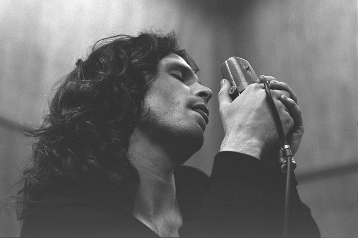 Jim Morrison recording ”Waiting for The Sun”